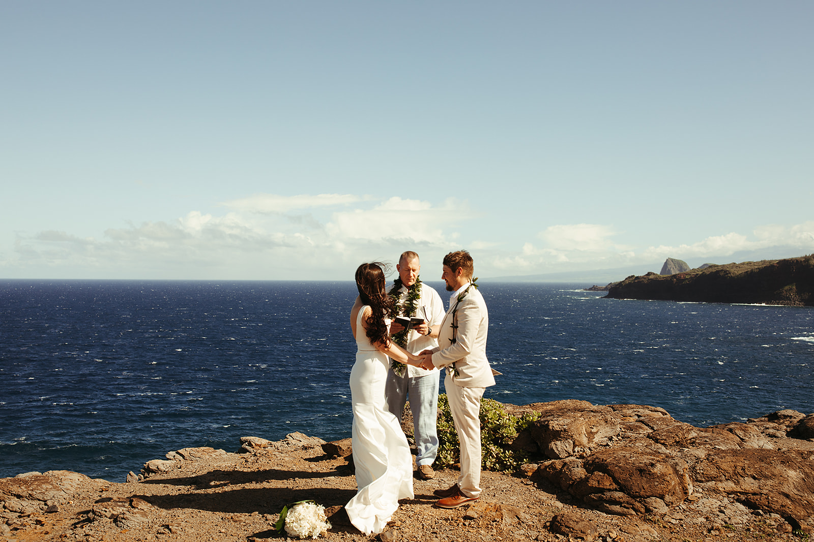 intimate destination elopement ceremony in maui, hawaii